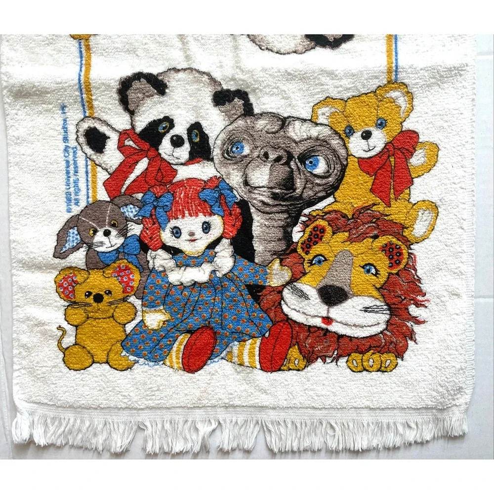 Vintage 1982 ET I'll Be Right Here hidden with plushes towel vibrant! Universal